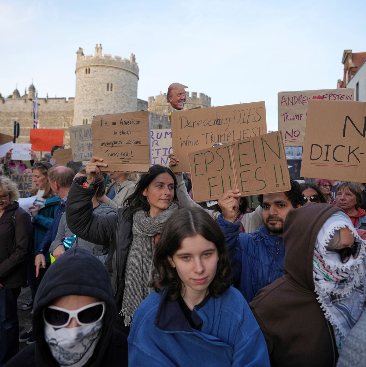 Schon vor Trumps Ankunft kam es zu Protesten. - Foto: Kin Cheung/AP/dpa
