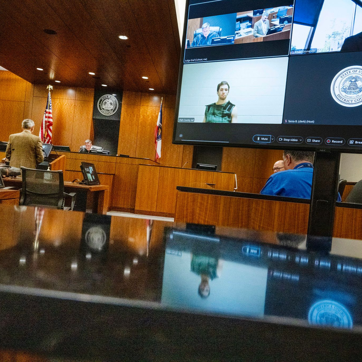 Richter Graf verlas bei der Vorladung erneut die Anklagepunkte.  - Foto: Scott G Winterton/Pool The Deseret News/AP/dpa