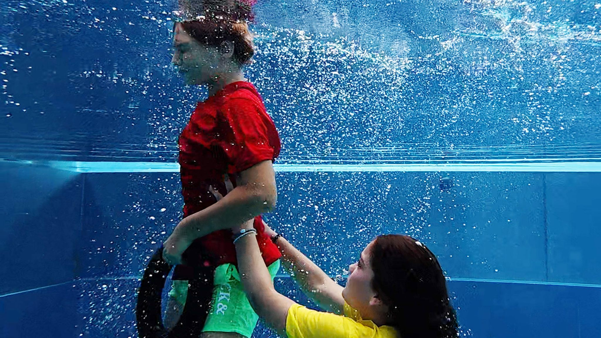 Heute sind Marlene und Leo froh, dass das Kind durch ihren Einsatz gesund geblieben ist. - Foto: Marijan Murat/dpa