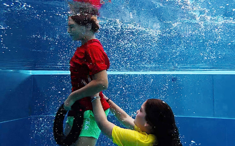 Heute sind Marlene und Leo froh, dass das Kind durch ihren Einsatz gesund geblieben ist. - Foto: Marijan Murat/dpa