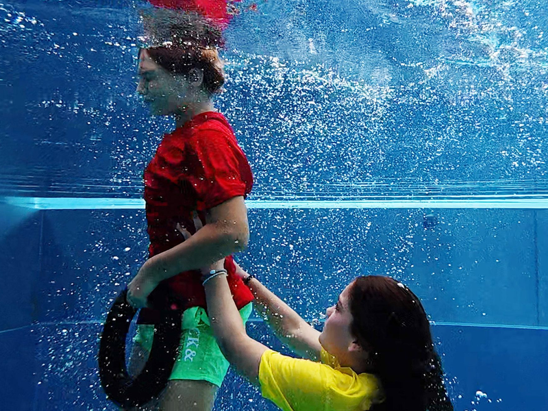 Heute sind Marlene und Leo froh, dass das Kind durch ihren Einsatz gesund geblieben ist. - Foto: Marijan Murat/dpa