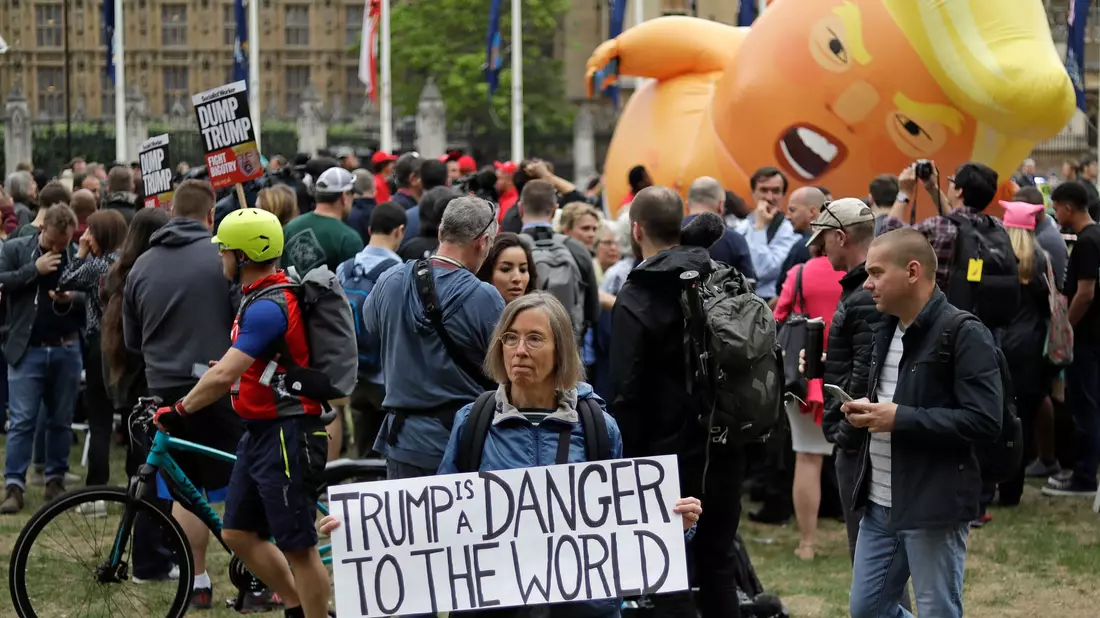 Der Trump-Ballon erlangte in Großbritannien große Berühmtheit. (Archivbild) - Bild: Matt Dunham/AP/dpa