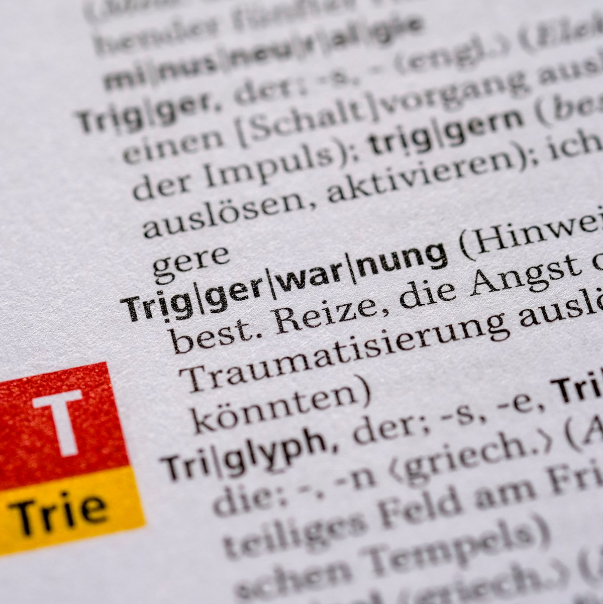 Triggerwarnungen sollen dabei helfen, Reizen bewusst wahrzunehmen oder zu vermeiden, die an traumatische oder unangenehme Situationen erinnern. (Archivbild) - Foto: Jens Kalaene/dpa