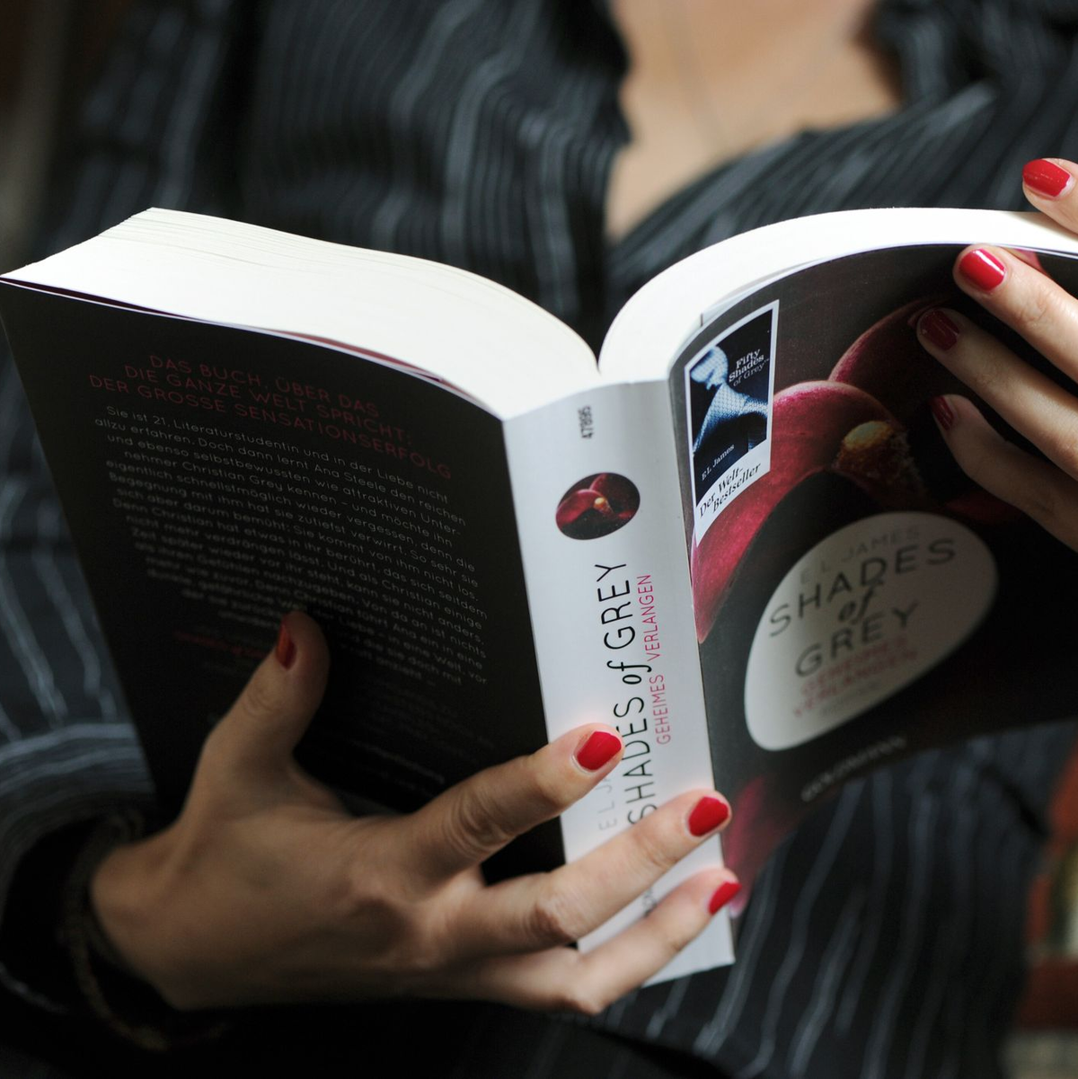 Das Genre «Dark Romance» ist besonders bei einer jungen weiblichen Zielgruppe beliebt. In den sozialen Medien teilen die Leserinnen ihre Gedanken zu den oft moralisch schwierigen Themen. (Archivbild) - Foto: Jens Kalaene/dpa-Zentralbild/dpa-tmn