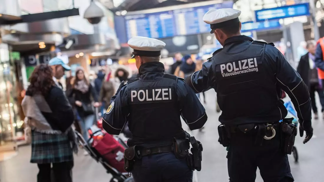 BPOL-HH: Ladendiebstahl wird per Haftbefehl Gesuchtem zum Verhängnis- - Bild: presseportal.de