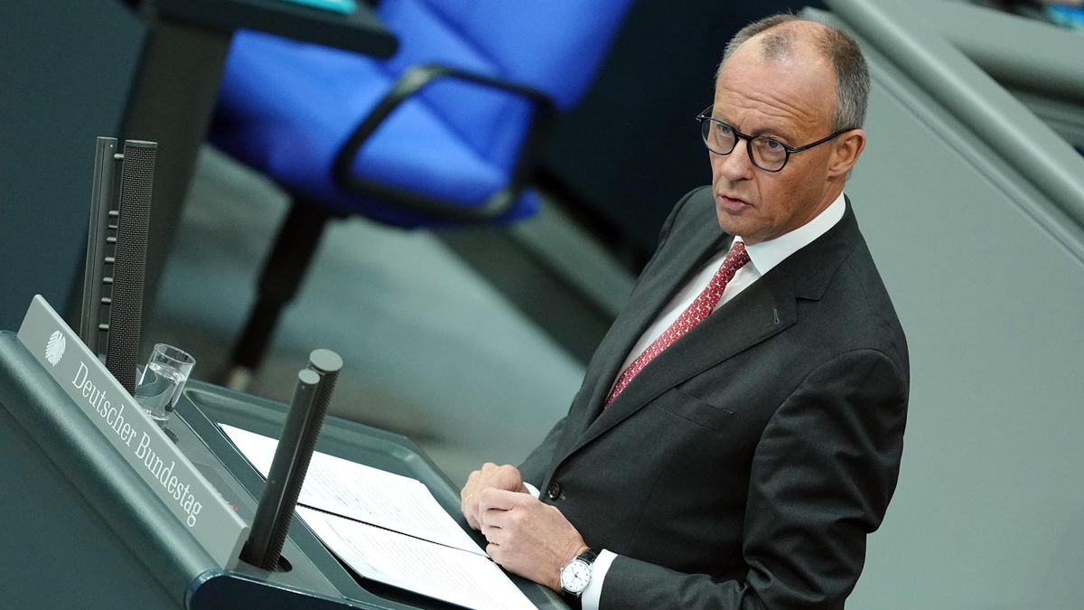 In der Generaldebatte des Bundestags stimmt Merz die Bürger auf den «Herbst der Reformen» ein. - Foto: Kay Nietfeld/dpa