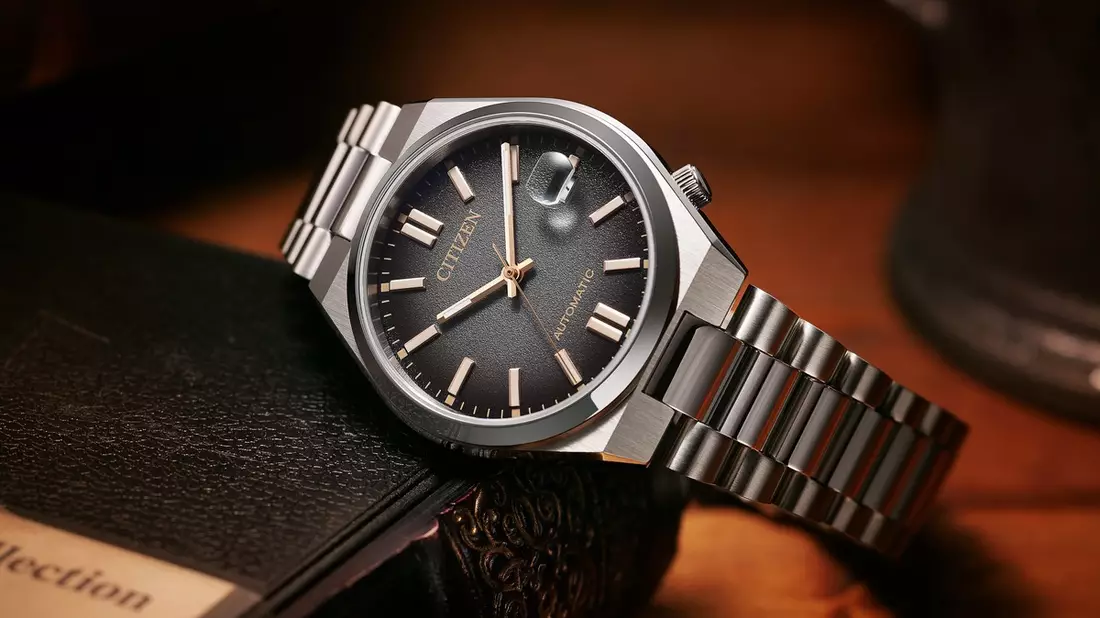 Edles Understatement: CITIZEN TSUYOSA 37 Time Slip - Limited Edition mit Fumé-Zifferblatt - Bild: presseportal.de