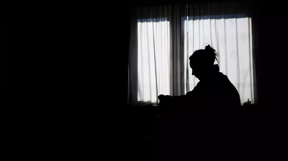 Die EU-Kommission hat ein neues Medikament gegen Wochenbettdepressionen zugelassen. (Symbolbild)  - Bild: Julian Stratenschulte/dpa