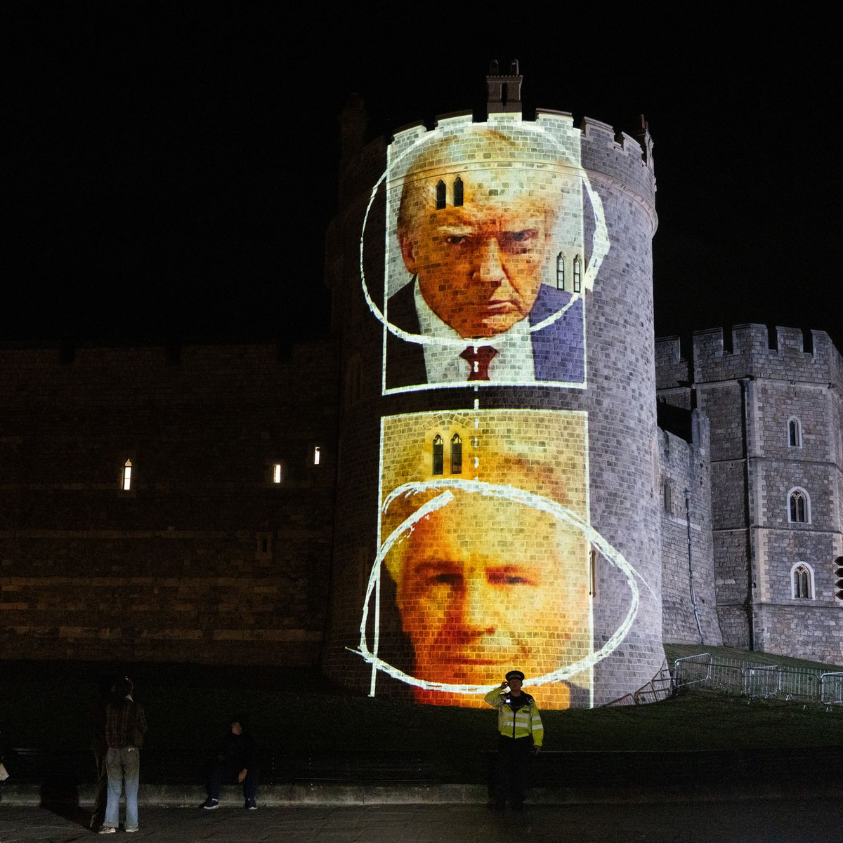 Trump und Epstein: Am Dienstagabend sorgte eine Lichtinstallation für Aufruhr. - Foto: Led By Donkeys/PA Media/dpa