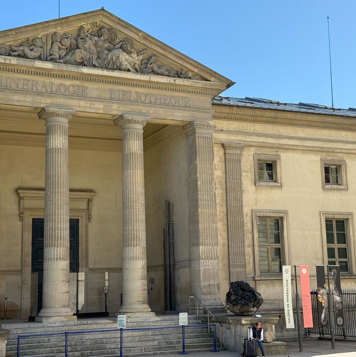 Mehrere Goldnuggets im Wert von 1,5 Millionen Euro wurden aus dem Pariser Naturkundemuseum gestohlen. (Archivbild) - Foto: Rachel Sommer/dpa