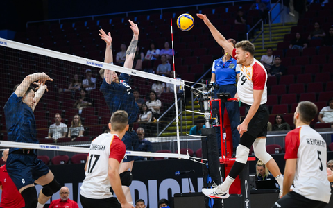 Das deutsche Team verpasst das Achtelfinale. - Foto: volleyballworld/dpa