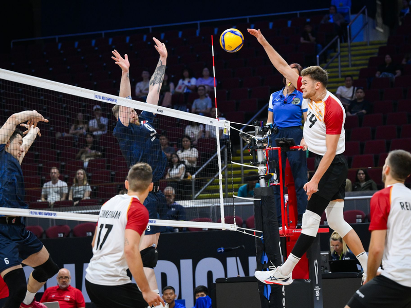 Das deutsche Team verpasst das Achtelfinale. - Foto: volleyballworld/dpa
