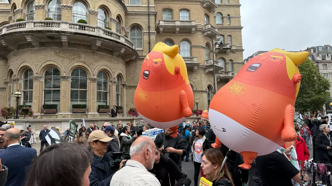 In London versammelten sich Tausende Menschen zum Protest. - Bild: Patricia Bartos/dpa