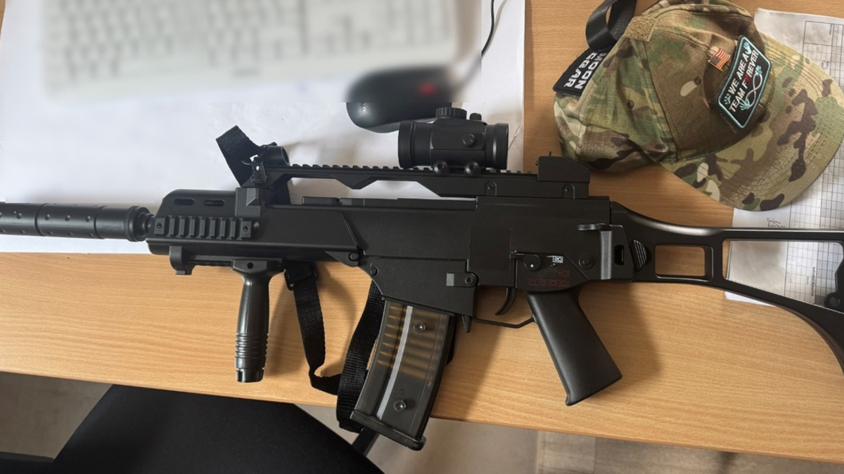 POL-ROW: ++ Zeugen gesucht: Vermummter Mann fährt mit Anscheinswaffe durch die Rotenburger Fußgängerzone ++ - Foto: presseportal.de