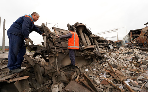 Weitere Zerstörungen in der Ukraine. - Foto: Andrii Marienko/AP/dpa