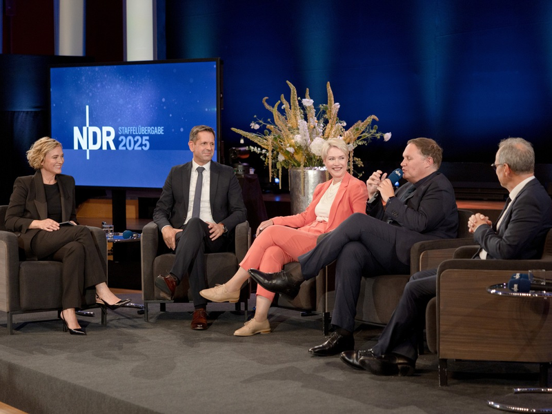 Staffelübergabe: NDR Rundfunkrat, NDR Verwaltungsrat und NDR verabschieden Joachim Knuth und begrüßen Hendrik Lünenborg - Foto: presseportal.de