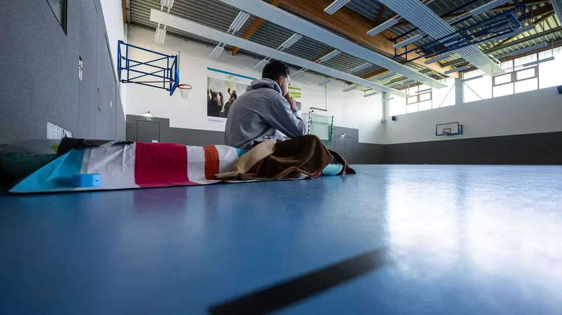 In Münster mussten Studenten ohne Wohnung auch schon in Turnhallen schlafen. - Bild: Guido Kirchner/dpa