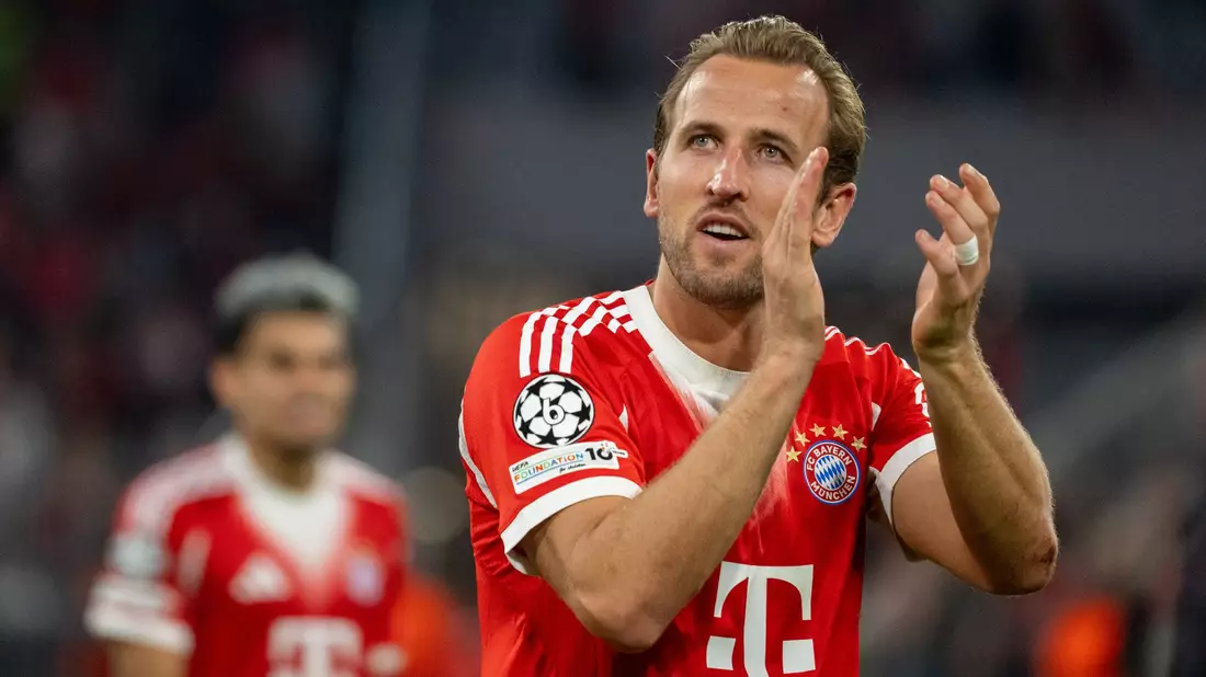 Applaus, Applaus: Harry Kane trifft doppelt gegen Chelsea. - Bild: Leonie Asendorpf/dpa