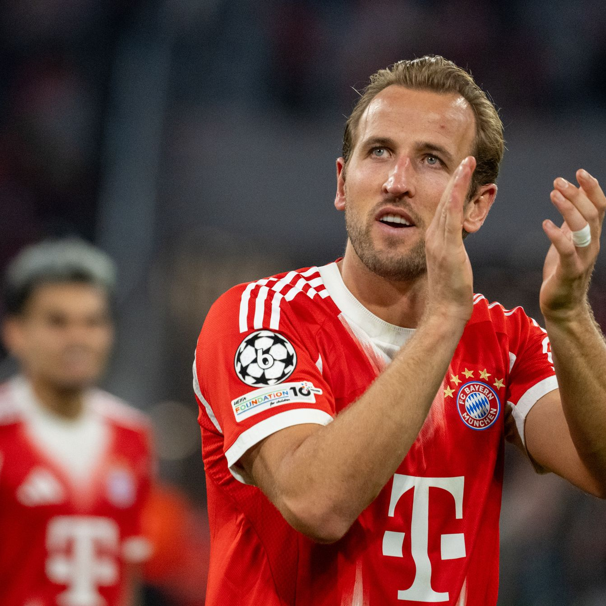 Applaus, Applaus: Harry Kane trifft doppelt gegen Chelsea. - Foto: Leonie Asendorpf/dpa