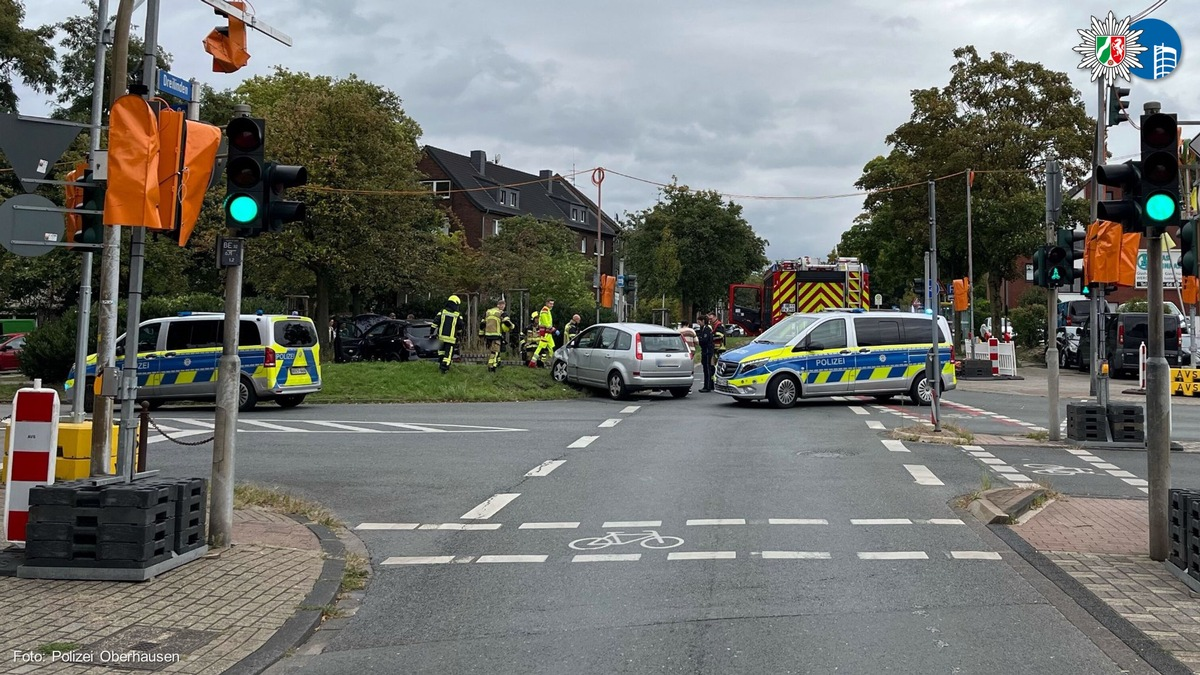 POL-OB: Nach Kreuzungsunfall: Pkw in Grünanlage - zwei Kinder blieben unverletzt - Foto: presseportal.de