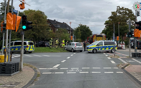 POL-OB: Nach Kreuzungsunfall: Pkw in Grünanlage - zwei Kinder blieben unverletzt - Foto: presseportal.de