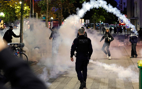 Schon am Morgen gab es bei dem Protesttag einige Festnahmen. - Foto: Geoffroy Van Der Hasselt/AFP/dpa