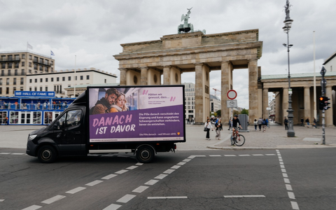 Plakatkampagne im Berliner Regierungsviertel kurzfristig gestoppt: Aufklärungskampagne Danach ist Davor räumt mit Vorurteilen über Notfallverhütung auf - Foto: presseportal.de
