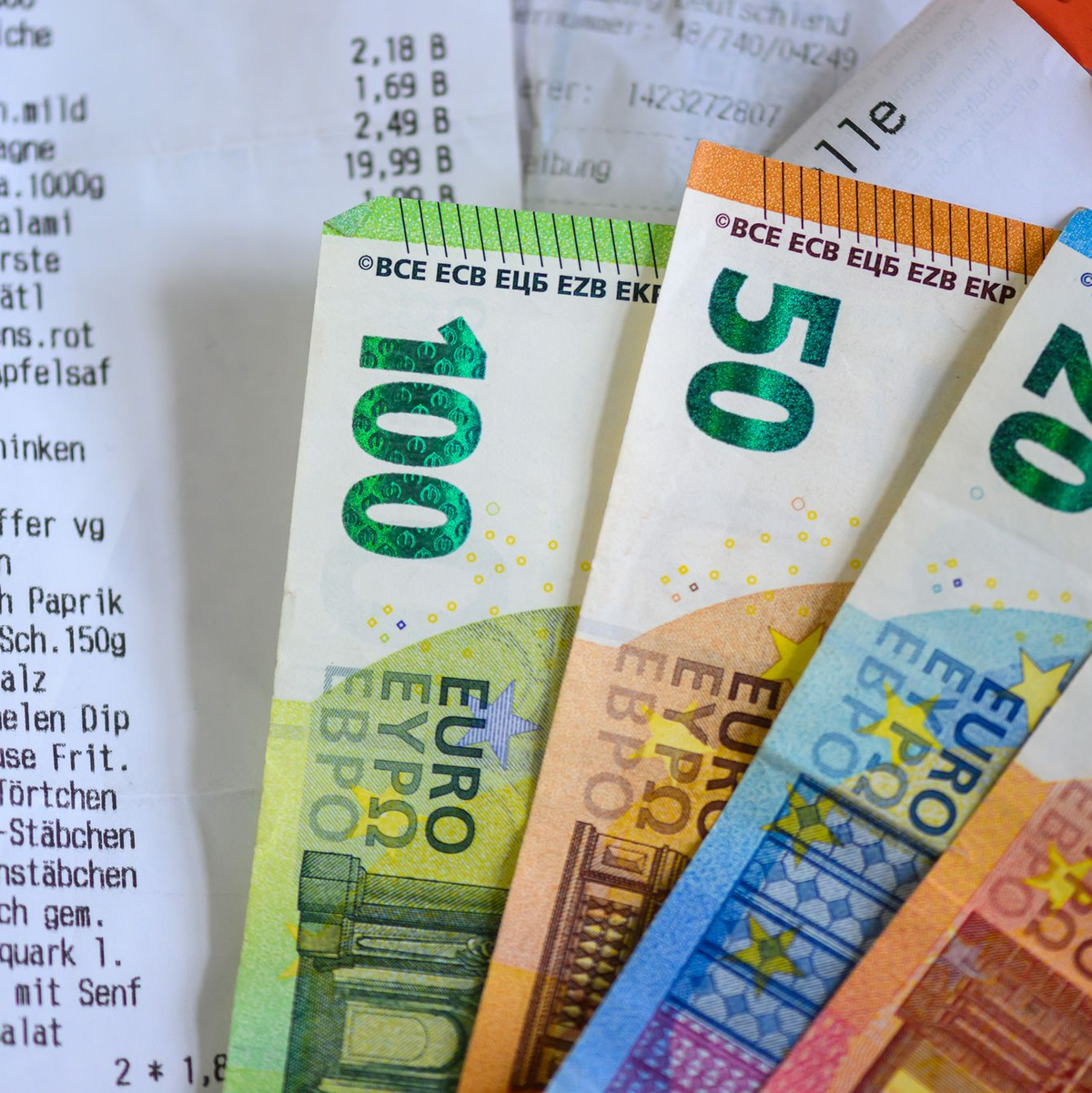 Die Organisierte Kriminalität hat auch 2024 viel Geld gewaschen. (Symbolbild) - Foto: Hendrik Schmidt/dpa