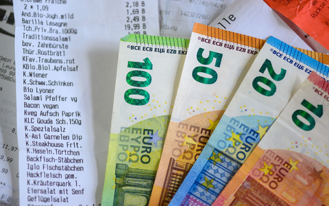 Die Angst vor steigenden Lebenskosten belegt schon zum 15. Mal Platz 1 der Rangliste (Symbolbild).  - Foto: Hendrik Schmidt/dpa