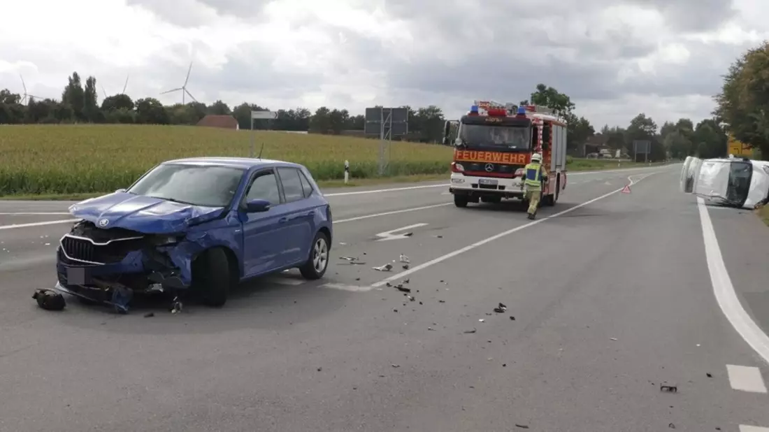 POL-HX: Senior verursacht schweren Verkehrsunfall - drei Personen verletzt - Bild: presseportal.de