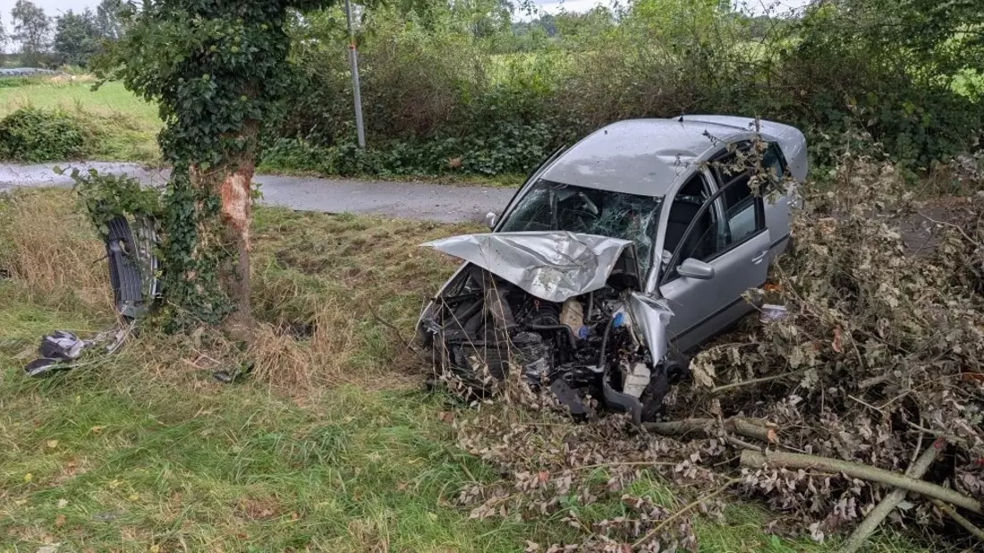 POL-CUX: Mehrere Verkehrsunfälle im gesamen Landkreis - Alkoholisierter Senior in Ringstedt nach Verkehrsunfall lebensgefährlich verletzt (Foto im Anhang) - Bild: presseportal.de
