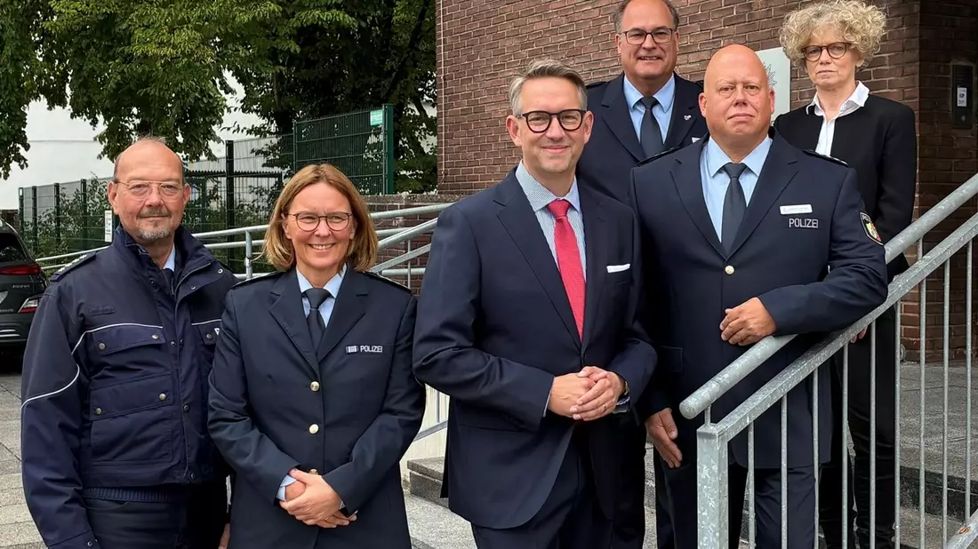 POL-WES: Moers/Neukirchen-Vluyn - Landrat Ingo Brohl stellt neuen Leiter des Bezirksdienstes Süd vor - Bild: presseportal.de