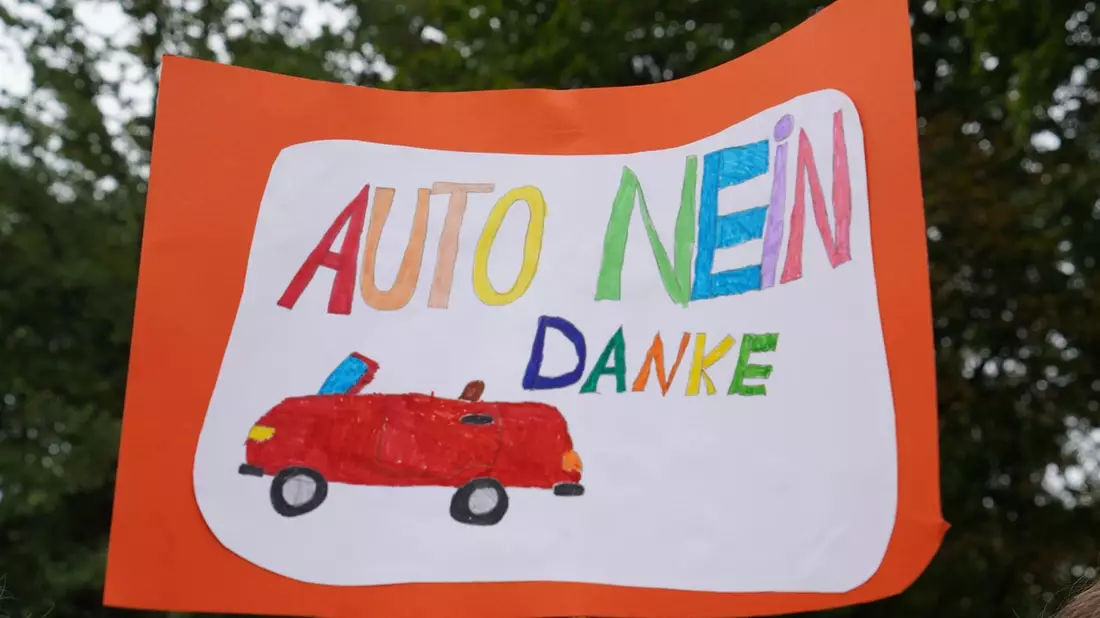 POL-DO: Einrichtung einer temporären Schulstraße an der Elisabethschule in Lünen-Brambauer: Projekt zur Vermeidung gefährlicher Park- und Wendemanöver an Schulen durch Elterntaxis - Bild: presseportal.de