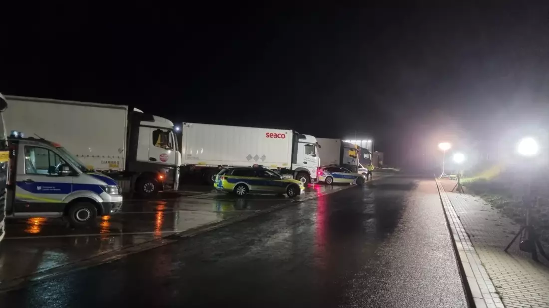 POL-GÖ: (320/2025) ROADPOL Safety Days: Autobahnpolizei Göttingen kontrolliert den gewerblichen Güterverkehr auf der A 7 - hohe Beanstandungsquote - Bild: presseportal.de