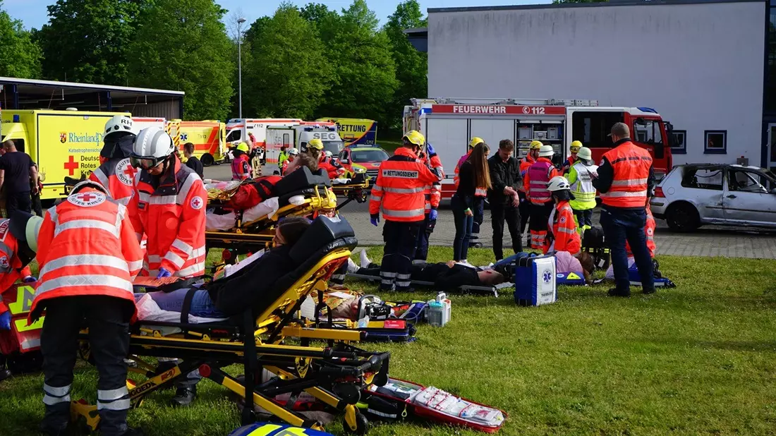 LfBK RLP: Landesübungstag 2025 - Über 5000 Einsatzkräfte üben landesweit den Brand- und Katastrophenschutz - Bild: presseportal.de