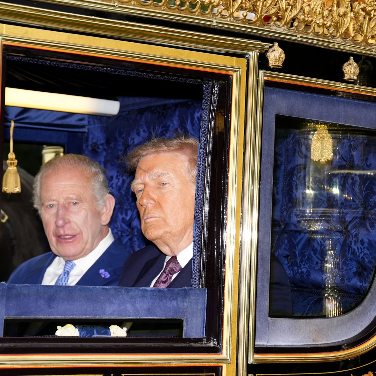 Der König und der Präsident fuhren gemeinsam in einer pompösen Kutsche. - Foto: Jordan Pettitt/PA Wire/dpa