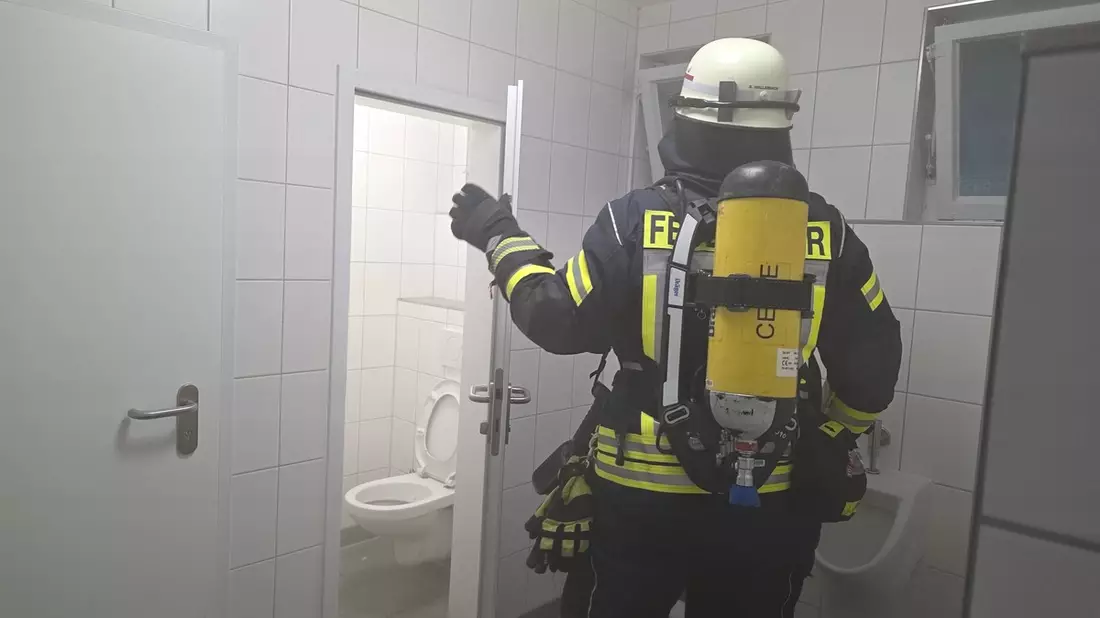 FW Celle: Feuer auf öffentlicher Toilette - Bild: presseportal.de