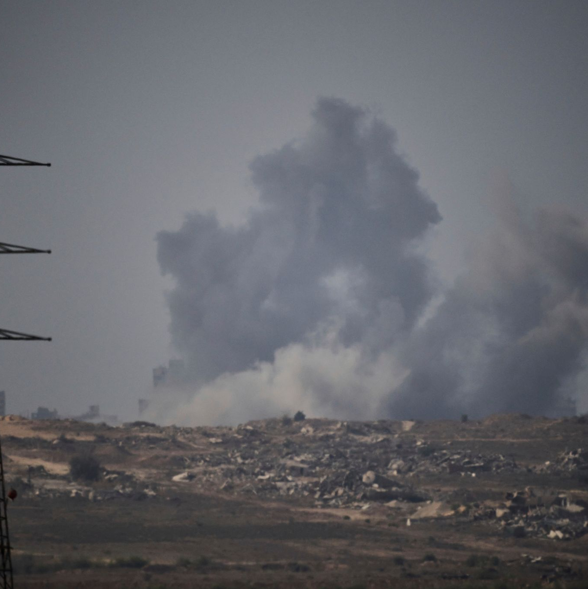 Auch in anderen Gebieten des Gazastreifens gehen die Kämpfe weiter. (Archivbild)   - Foto: Leo Correa/AP/dpa