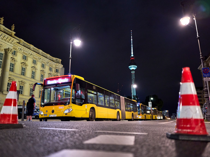 Eine Weltkriegsbombe wurde nahe der Fischerinsel in Berlin gefunden. Sie stellte sich als ungefährlich heraus. - Foto: Michael Ukas/dpa