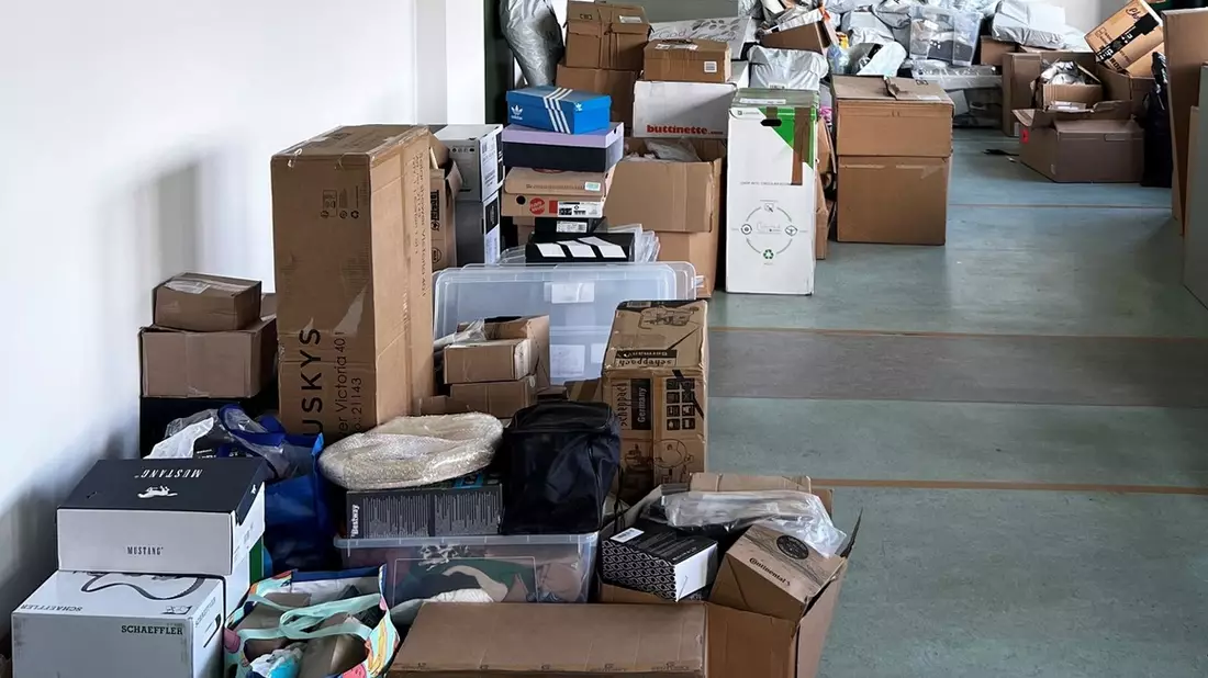 POL-HA: Diebstahl vom Post-Container aufgeklärt - Große Menge Pakete sichergestellt - Bild: presseportal.de