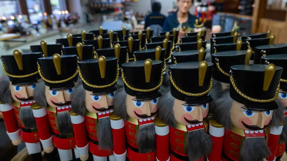 Der Bundesgerichtshof stärkt den Schutz von Nussknackern aus dem Erzgebirge. (Symbolbild) - Bild: Hendrik Schmidt/dpa-Zentralbild/dpa