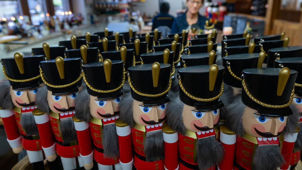 Der Bundesgerichtshof stärkt den Schutz von Nussknackern aus dem Erzgebirge. (Symbolbild) - Foto: Hendrik Schmidt/dpa-Zentralbild/dpa