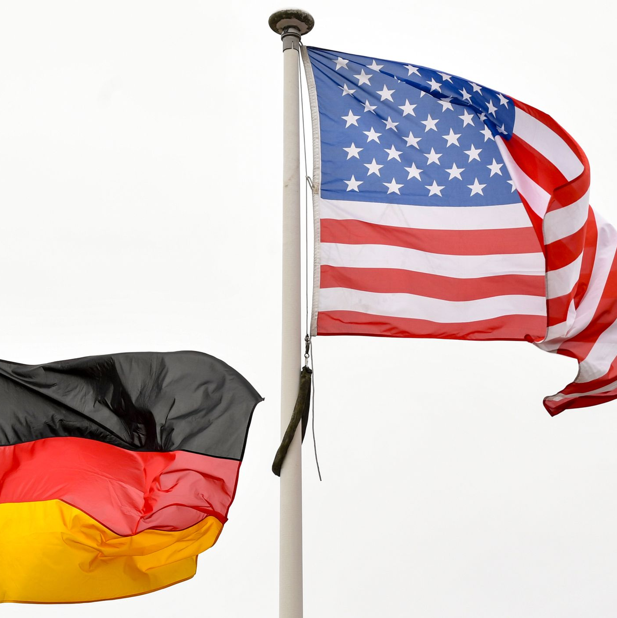 Schwierige Zeiten für Deutschlands Exporteure im Geschäft mit dem wichtigsten Handelspartner USA. (Symbolbild) - Foto: Jens Kalaene/dpa-Zentralbild/dpa