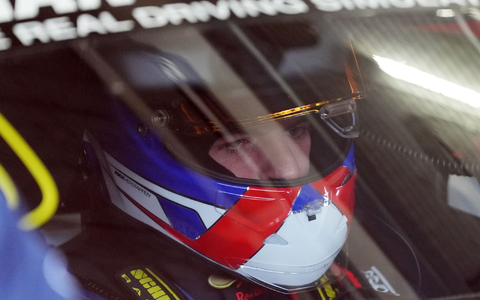 Am liebsten immer hinterm Steuer: Max Verstappen - Foto: Thomas Frey/dpa