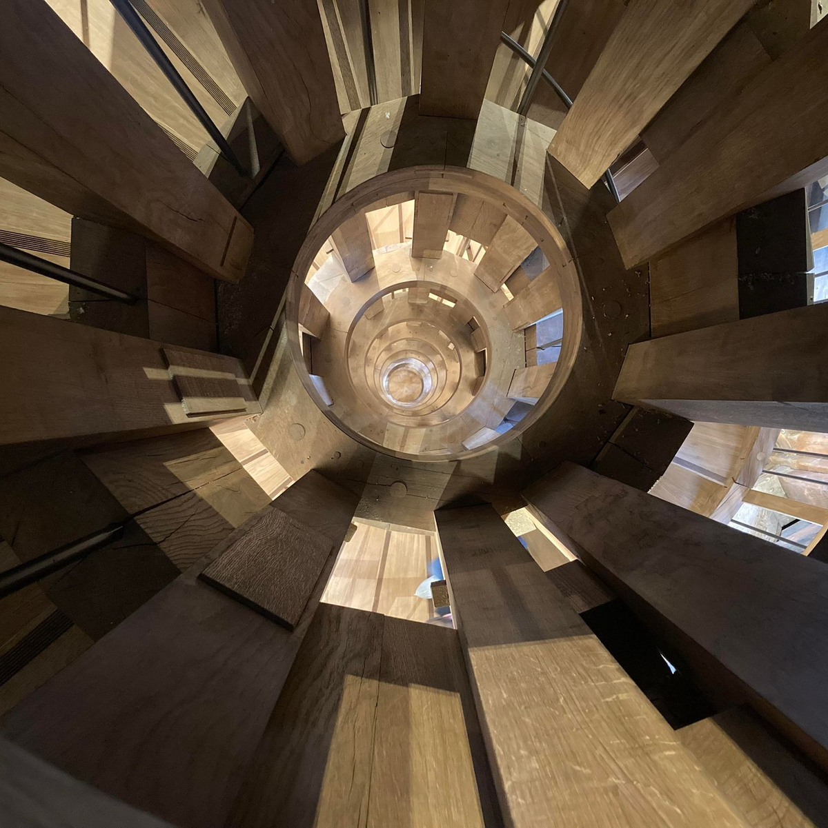 Die Glocke «Emmanuel» - 13,3 Tonnen schwer und seit 1686 Zeuge von Krönungen, Revolutionen und Friedensfeiern. - Foto: Sabine Glaubitz/dpa