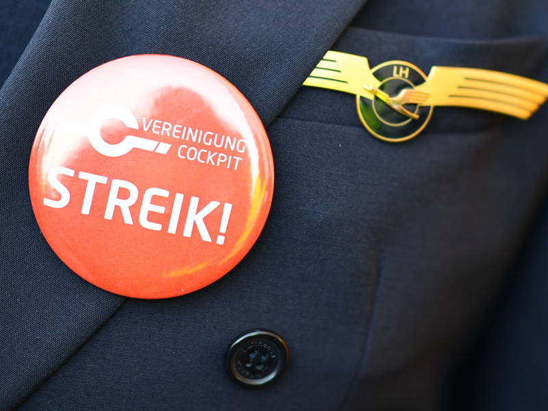 Streiks der Lufthansa-Piloten könnten bald die Reisepläne vieler Passagiere stören.  - Foto: Uwe Anspach/dpa