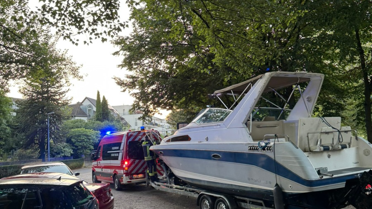 FW-NE: Motorschaden mit Rauchentwicklung auf Sportboot | Keine Verletzten - Foto: presseportal.de