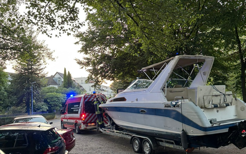 FW-NE: Motorschaden mit Rauchentwicklung auf Sportboot | Keine Verletzten - Foto: presseportal.de