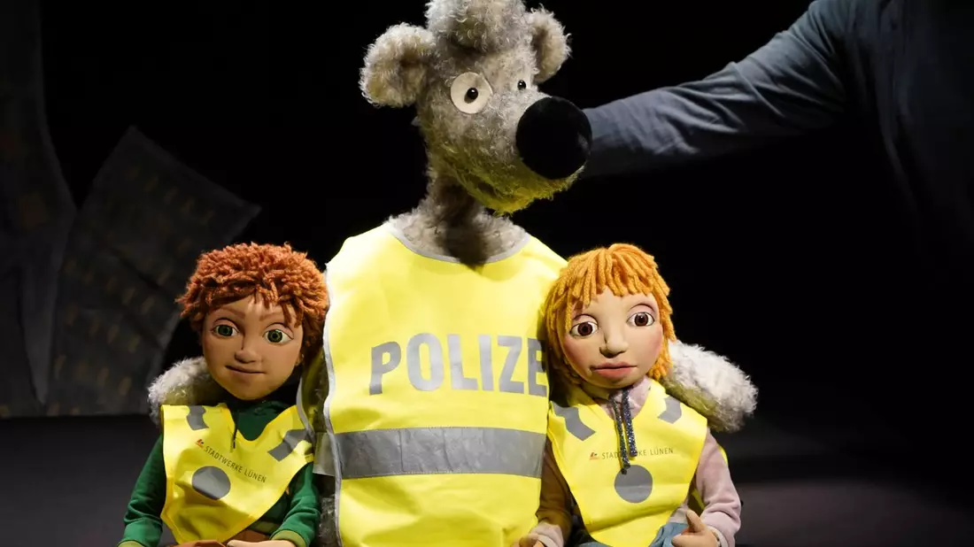 POL-DO: Einladung: Bühne frei für den 38. Verkehrserziehungstag im Heinz-Hilpert-Theater nach dem Motto Leuchte ich hell, sieht man mich schnell! - Bild: presseportal.de