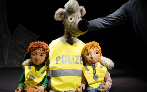 POL-DO: Einladung: Bühne frei für den 38. Verkehrserziehungstag im Heinz-Hilpert-Theater nach dem Motto Leuchte ich hell, sieht man mich schnell! - Foto: presseportal.de